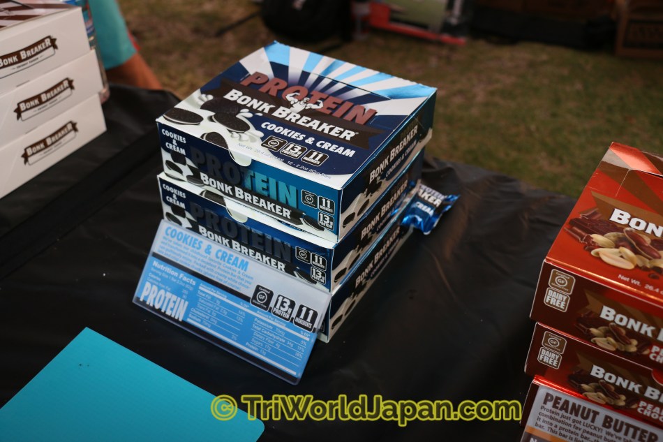 アイアンマンオフィシャルブランドBonk Breakerの新しいクッキー＆クリーム味は、かなり美味いので、試食サンプルがすぐになくなってます。