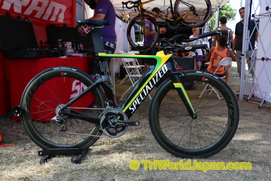 Specialized Shivに装着されたオフィシャルメカニックサポートSram/Zippのコンポネント