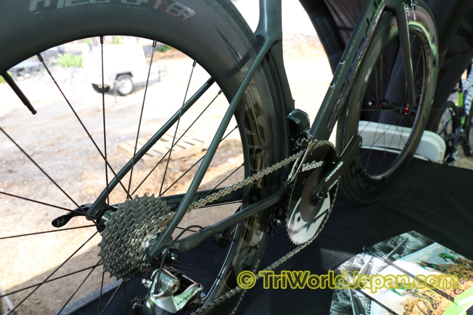 シートステイが極細になり剛性を失うことなく軽量化