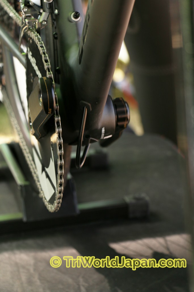 ブレーキワイヤーがボトムブラケット下までつながってるの、メンテナンスの取り回しも簡単です