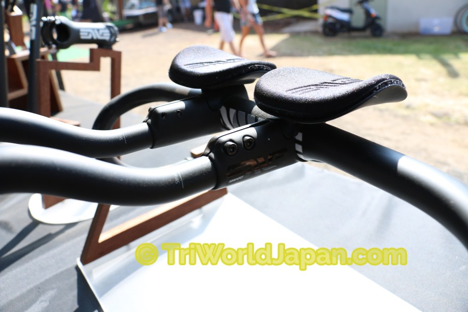 先日新しく発表されたクリップオンバー。ロードバイクのドロップハンドルバーにも装着が可能