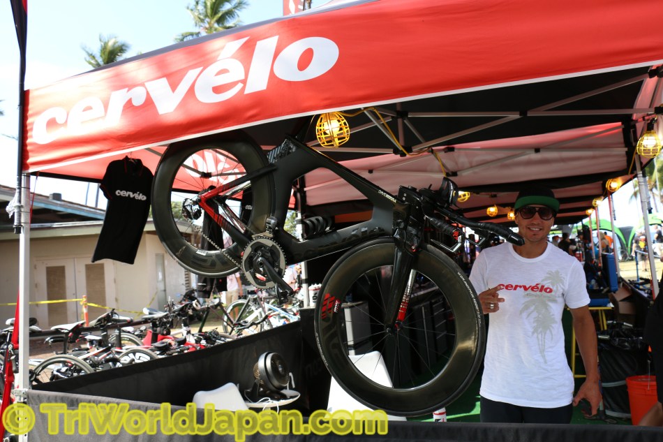 元BMXプロライダーのDavid Millerと彼のカスタムペイントCervelo P5 x Enve SES8.9ホイール