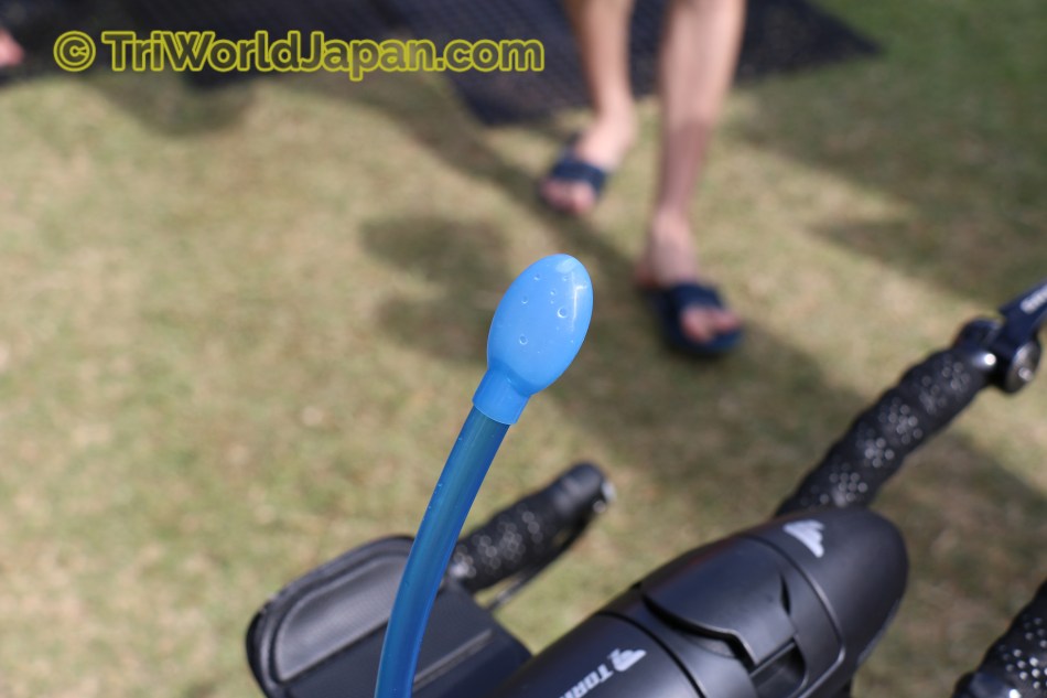 ユニークな飲み口のデザインで、飲んでる際に漏れることも最小限にしている