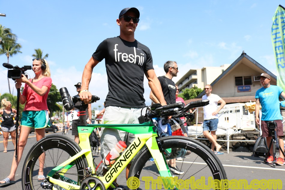 2015ImKonaCheckinSanders